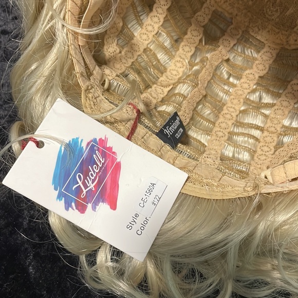 Champagne blonde curly wig - Picture 7 of 7